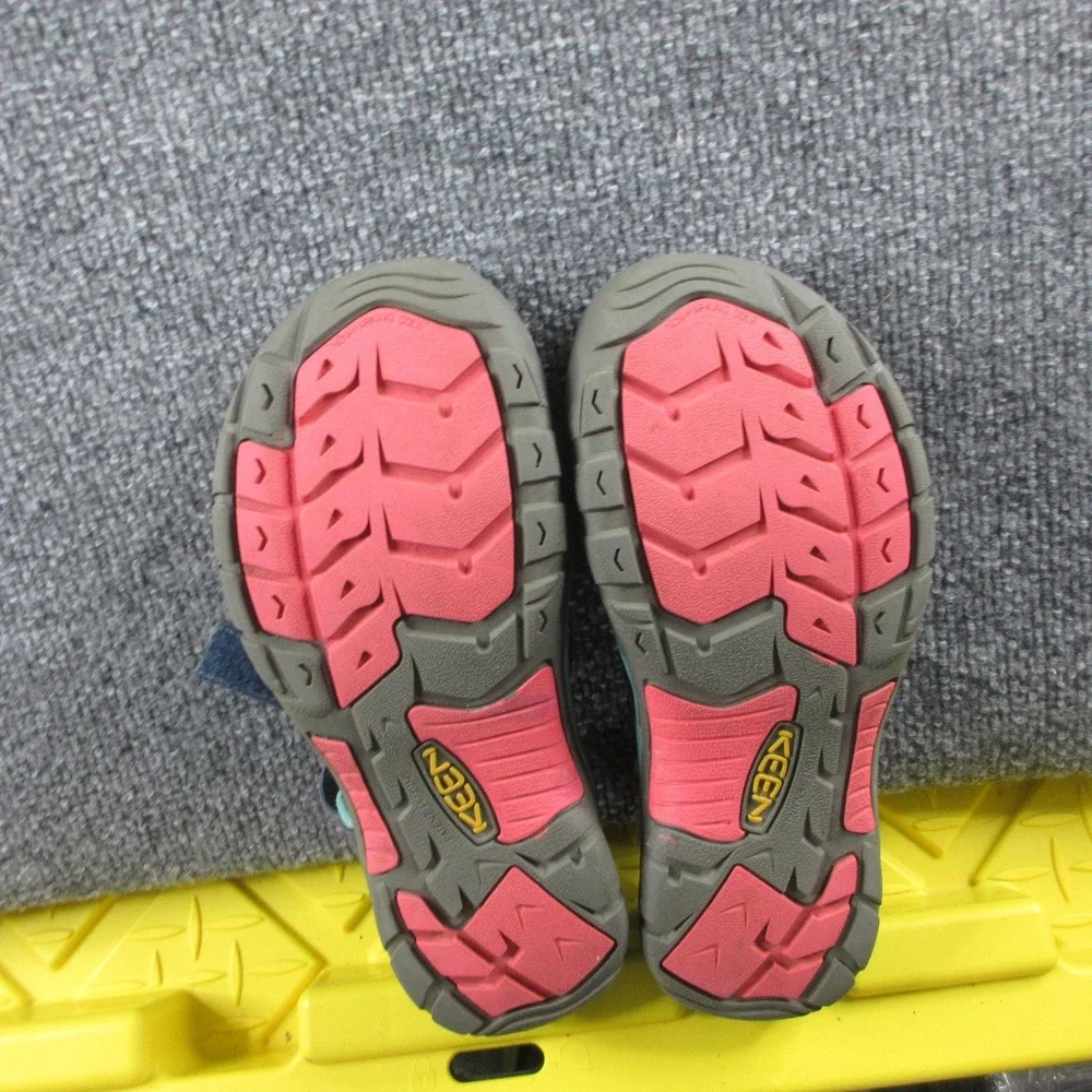 Keen Sandals Teens Size 6 Blue Webbing Closed Toe Water Hiking Trail Outdoor